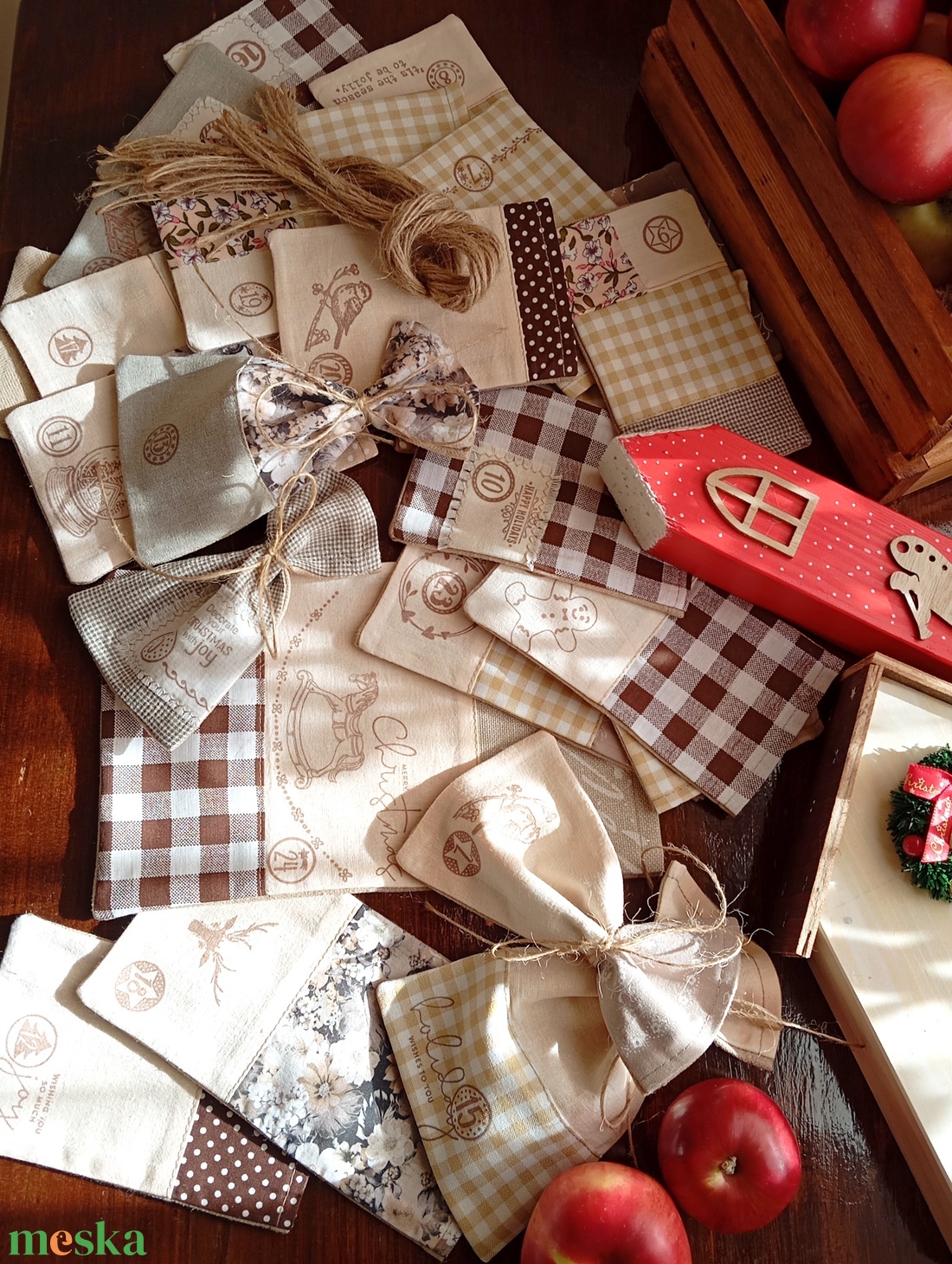 Adventi naptár (bézs-barna) - karácsony - adventi díszek - adventi naptár - Meska.hu