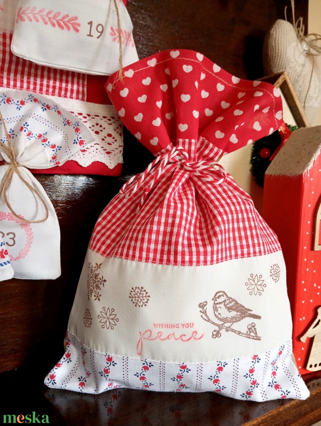 Adventi naptár mikulás zsákkal (piros-kék-fehér) - karácsony - adventi díszek - adventi naptár - Meska.hu