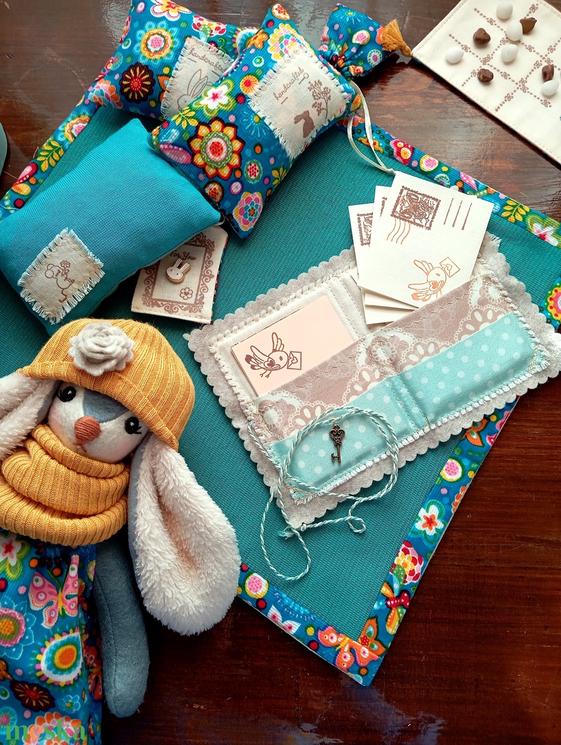 Nyuszika bőröndben - játék & sport - plüssállat & játékfigura - plüss mesefigurák - Meska.hu