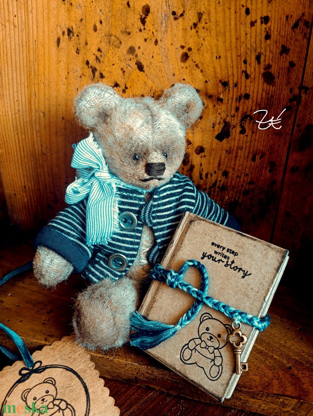 Mini mackó fiú könyvecskével - játék & sport - plüssállat & játékfigura - plüss mesefigurák - Meska.hu