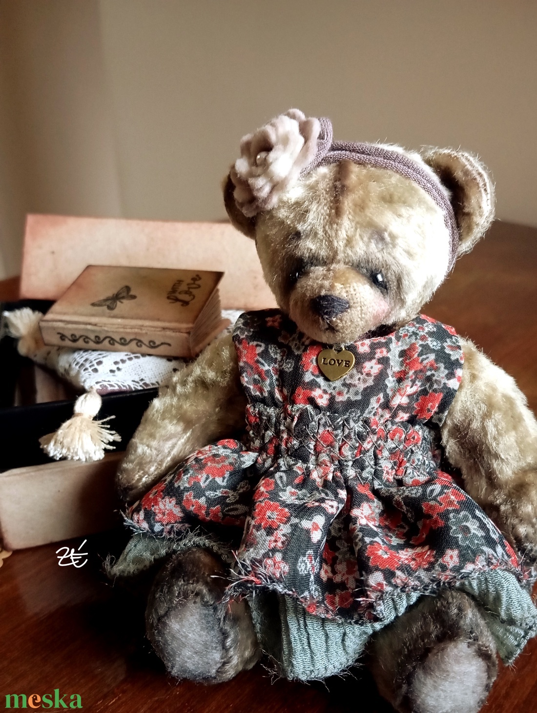 Mini mackó lány kiegészítőkkel - játék & sport - plüssállat & játékfigura - plüss mesefigurák - Meska.hu