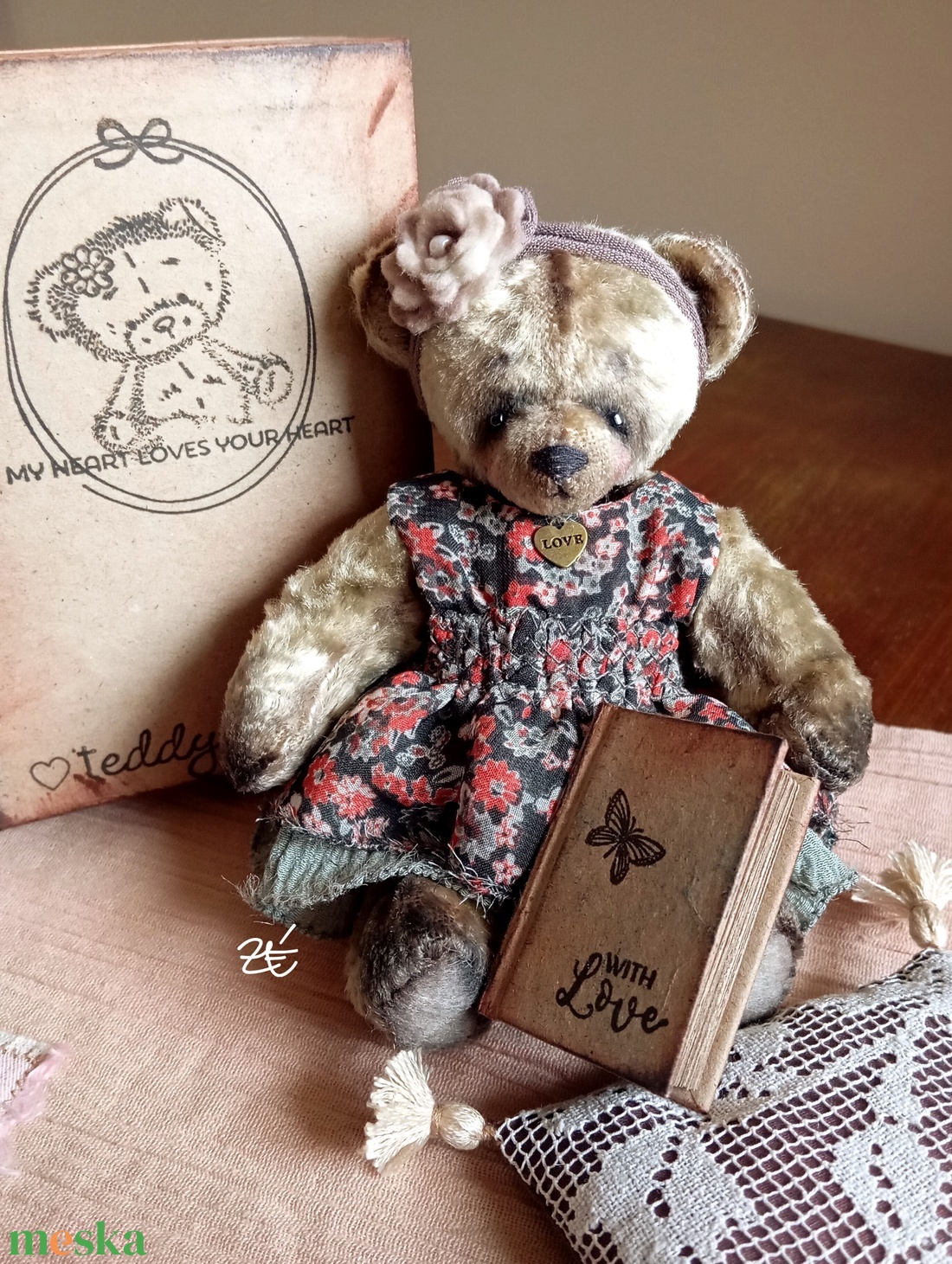 Mini mackó lány kiegészítőkkel - játék & sport - plüssállat & játékfigura - plüss mesefigurák - Meska.hu