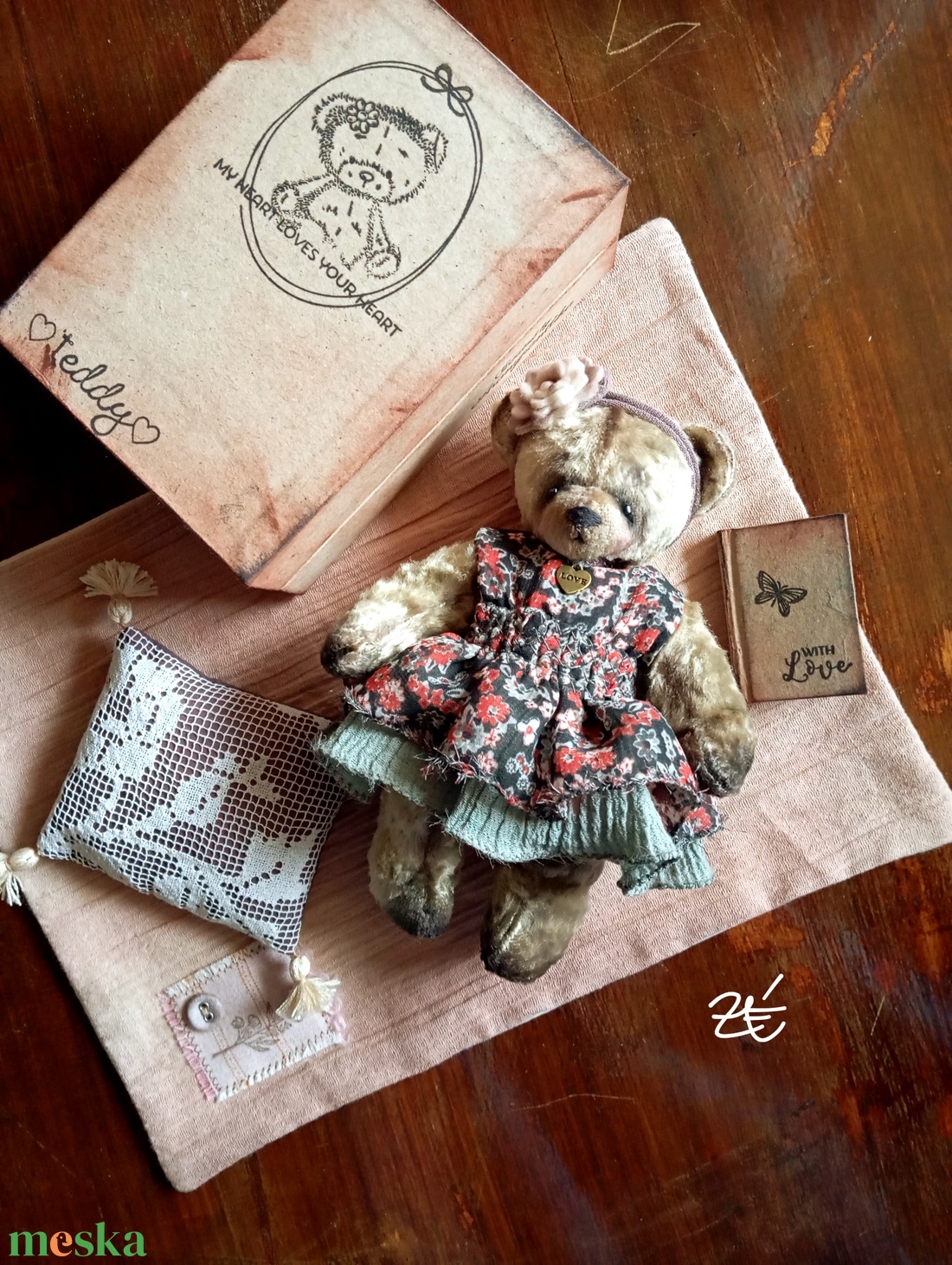 Mini mackó lány kiegészítőkkel - játék & sport - plüssállat & játékfigura - plüss mesefigurák - Meska.hu