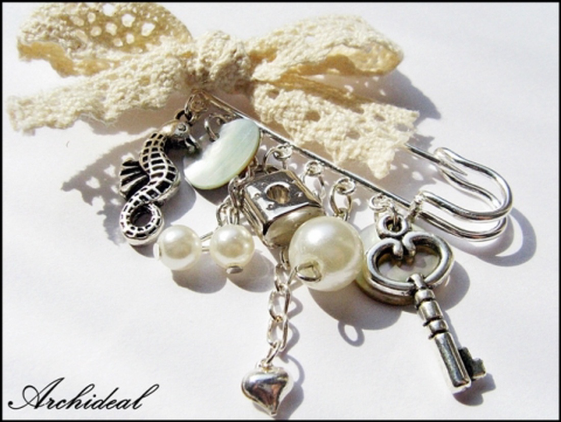 Romantikus kitűző - gyöngyház -  - Meska.hu