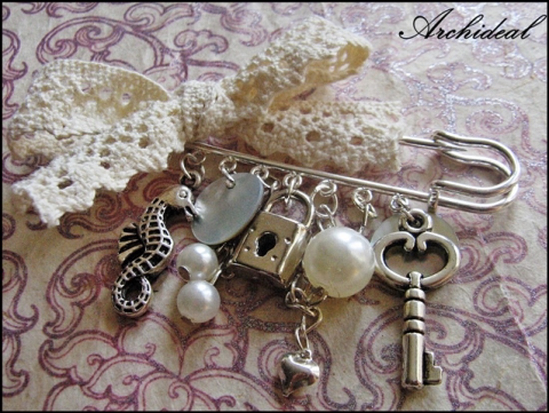 Romantikus kitűző - gyöngyház -  - Meska.hu