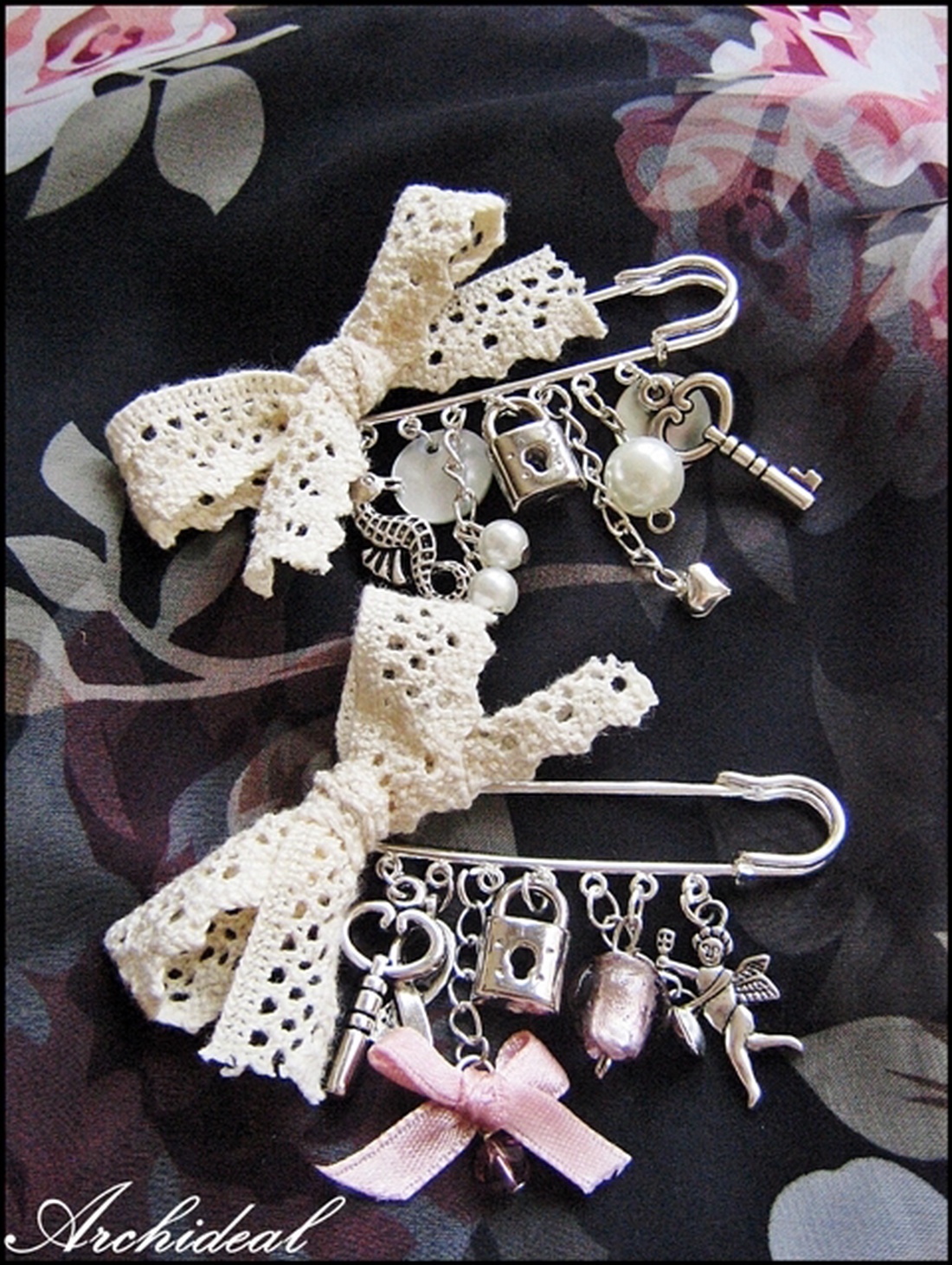 Romantikus kitűző - gyöngyház -  - Meska.hu