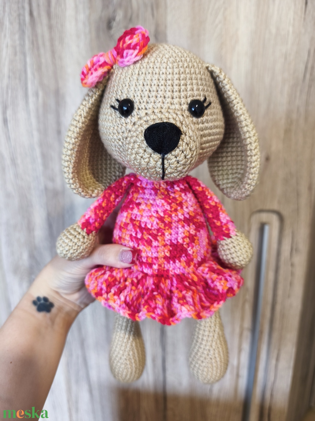 Horgolt kutyus szoknyában, masnis lány kutya � bézs amigurumi figura, kézműves plüss kutya - játék & sport - plüssállat & játékfigura - kutya - Meska.hu