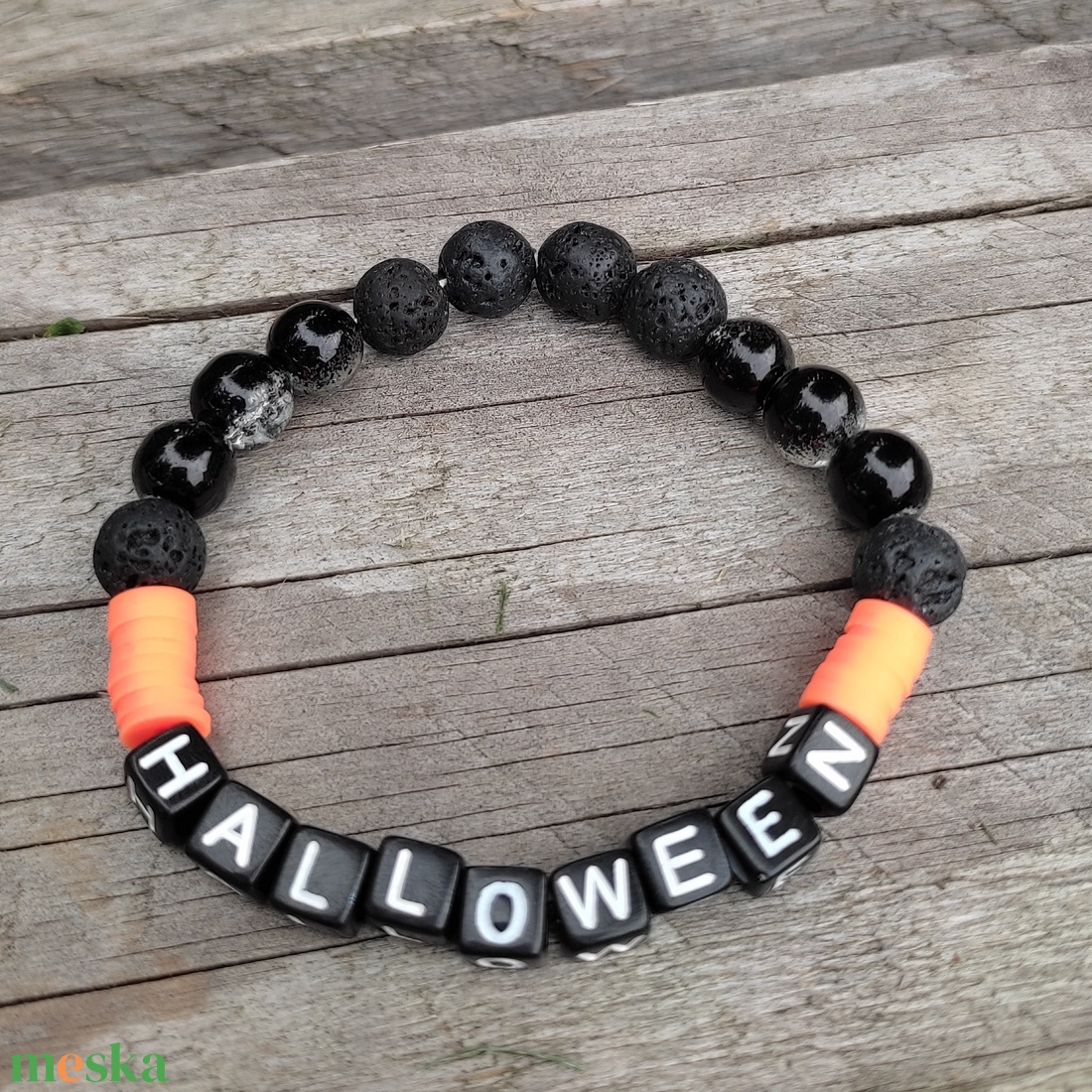 Halloween karkötő lávakővel  - ékszer - karkötő - ásványkarkötő - Meska.hu