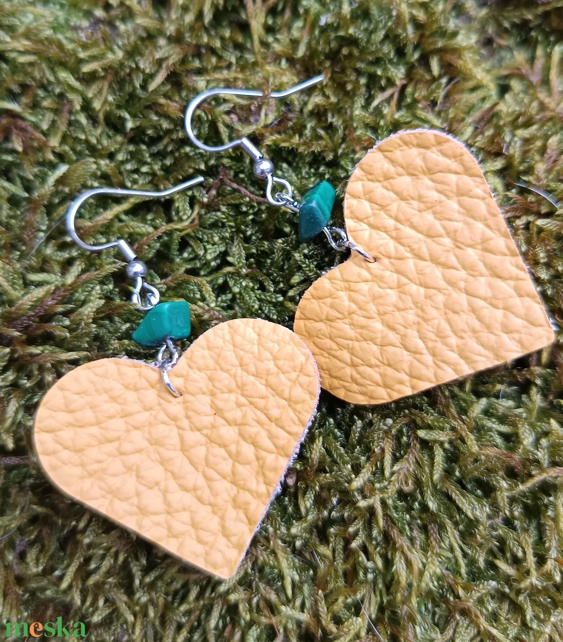 Szív alakú bőr fülbevaló - ékszer - fülbevaló - lógó fülbevaló - Meska.hu