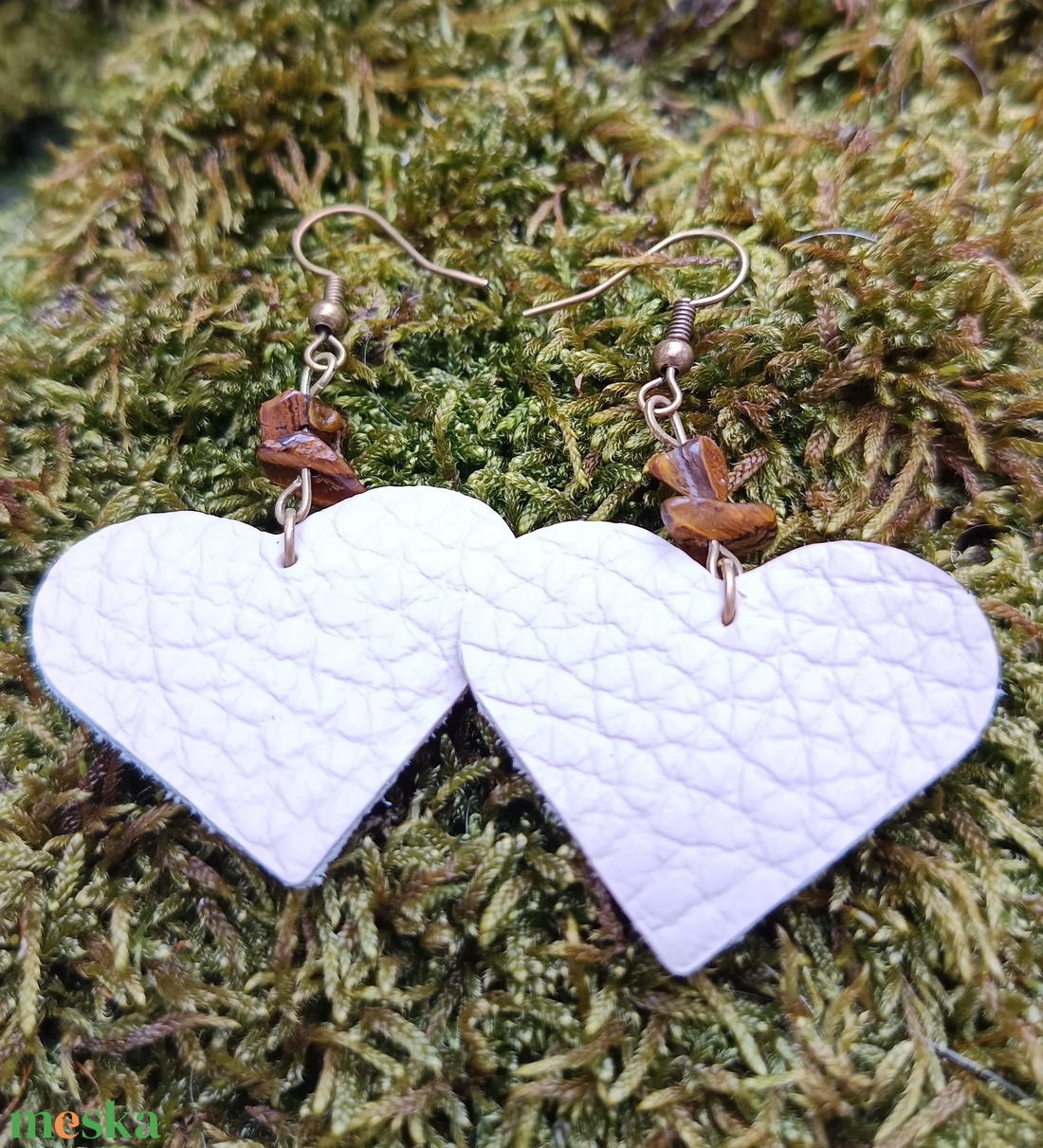 Szív alakú bőr fülbevaló - ékszer - fülbevaló - lógó fülbevaló - Meska.hu