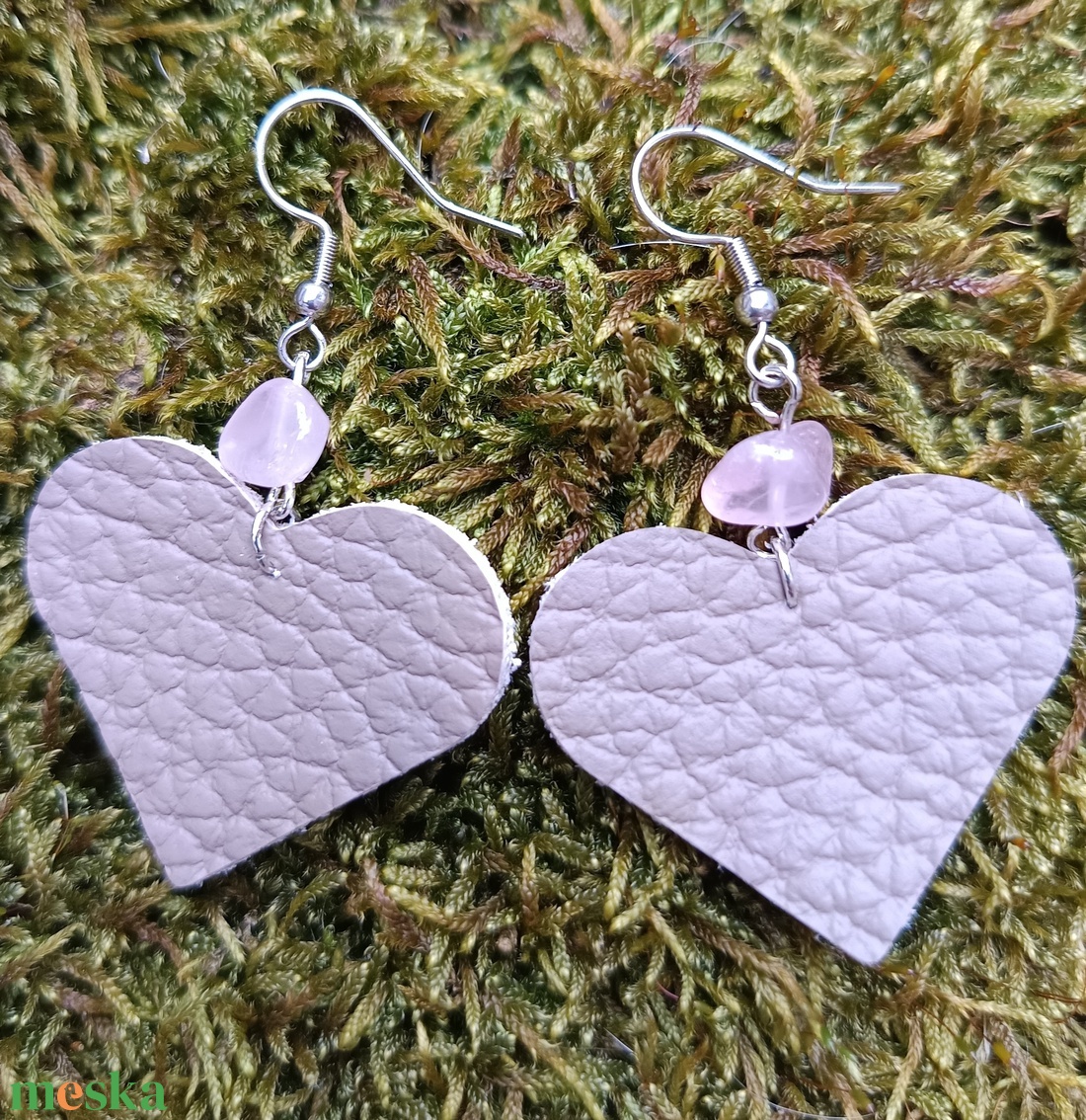 Szív alakú bőr fülbevaló - ékszer - fülbevaló - lógó fülbevaló - Meska.hu