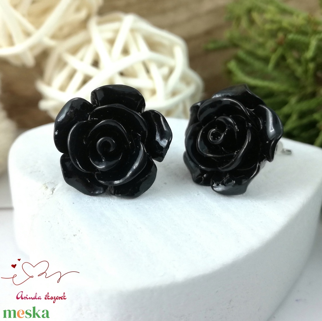 Fekete rózsás antiallergén nemesacél acél fülbevaló tavaszi nyári ajándék nőnek lánynak hétköznapra esküvőre - ékszer - fülbevaló - pötty fülbevaló - Meska.hu