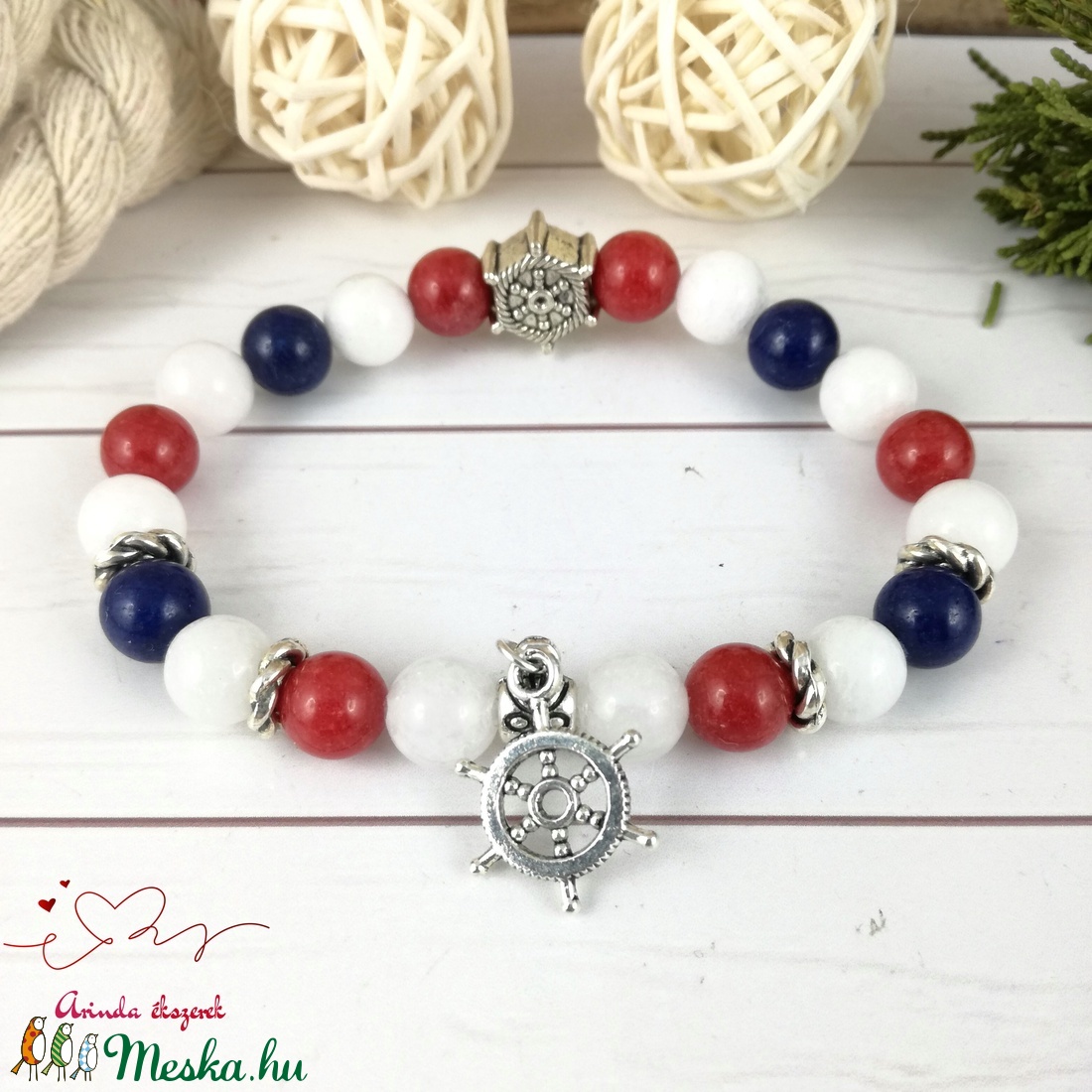 Tengerész stílusú ásvány karkötő fehér piros sötétkék jade gyöngyökből hajókormány köztessel és medállal nőnek lánynak - ékszer - karkötő - bogyós karkötő - Meska.hu