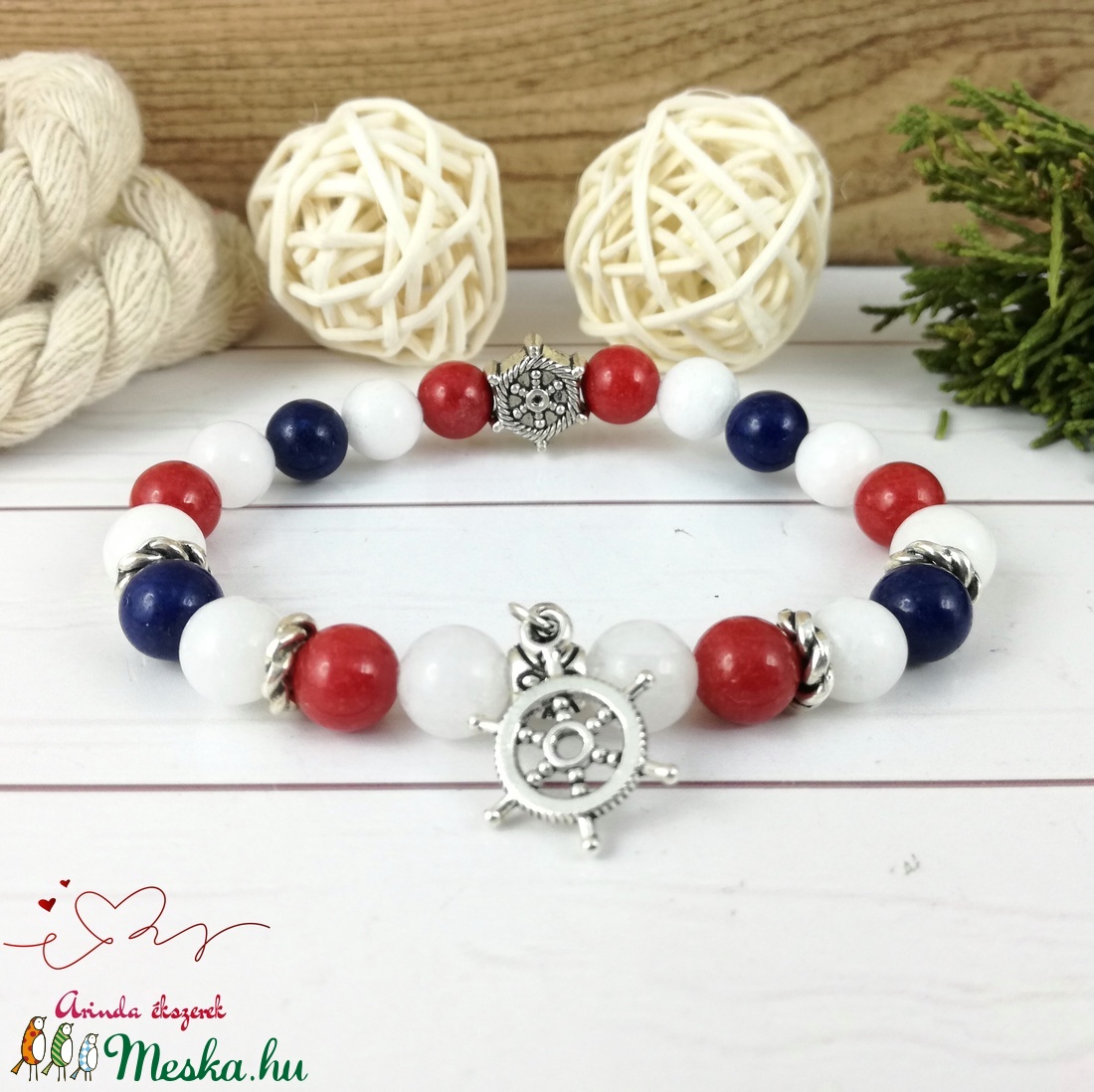 Tengerész stílusú ásvány karkötő fehér piros sötétkék jade gyöngyökből hajókormány köztessel és medállal nőnek lánynak - ékszer - karkötő - bogyós karkötő - Meska.hu