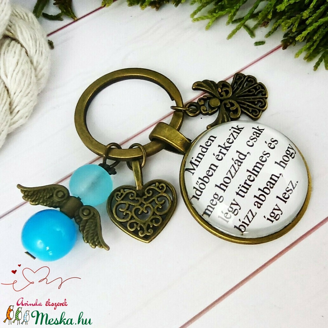 Minden időben érkezik üveglencsés kulcstartó táskadísz türkizkék angyallal pedagógus szülinap névnap karácsony  - táska & tok - kulcstartó & táskadísz - táskadísz - Meska.hu