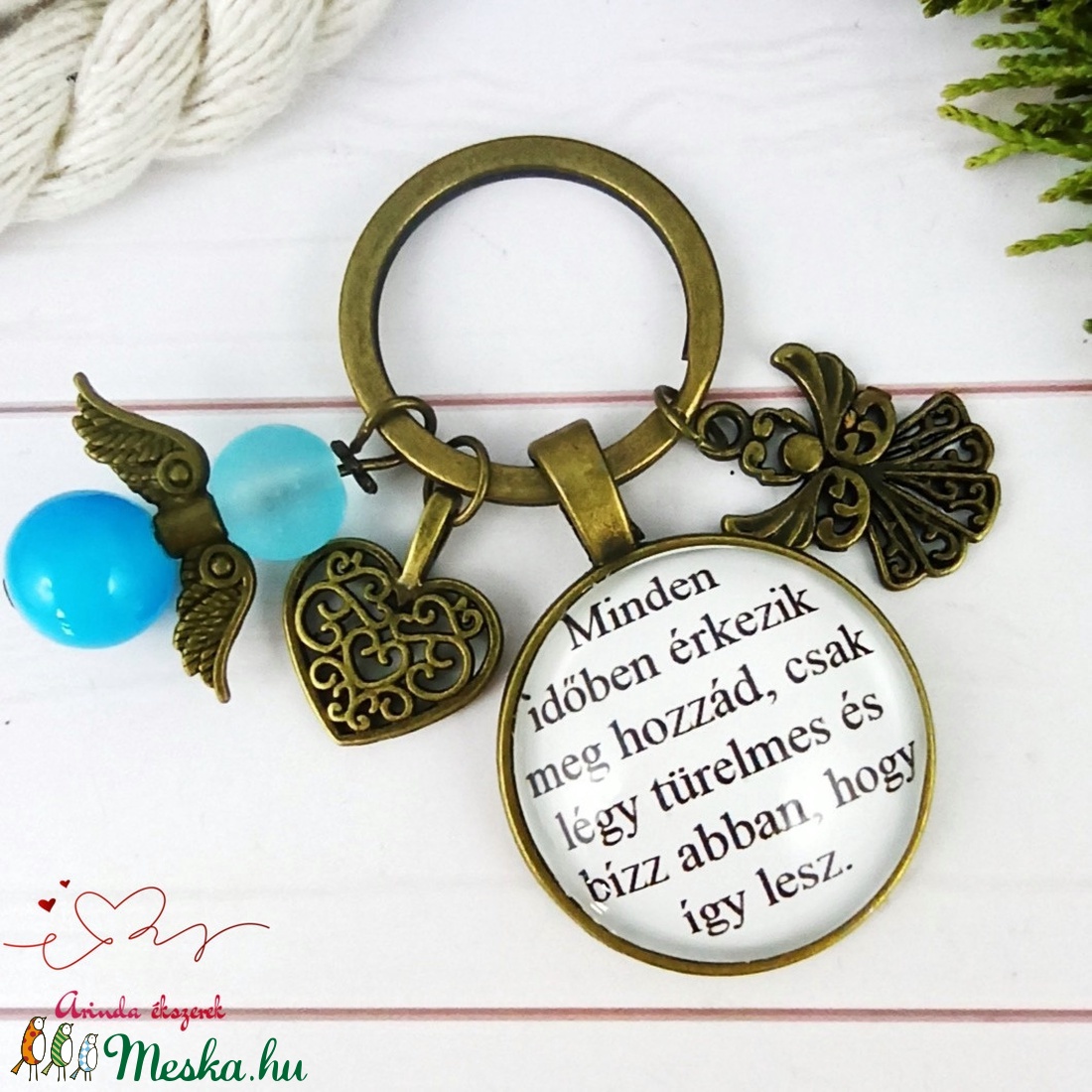 Minden időben érkezik üveglencsés kulcstartó táskadísz türkizkék angyallal pedagógus szülinap névnap karácsony  - táska & tok - kulcstartó & táskadísz - táskadísz - Meska.hu