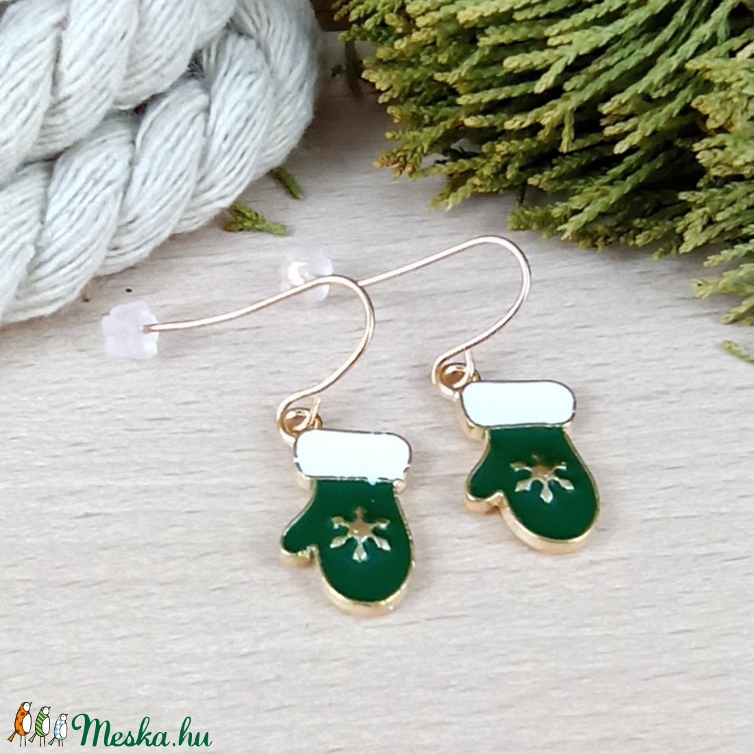 Zöld kesztyű fülbevaló karácsonyra mikulásra télire adventi kalendáriumba nőnek lánynak - ékszer - fülbevaló - lógó fülbevaló - Meska.hu