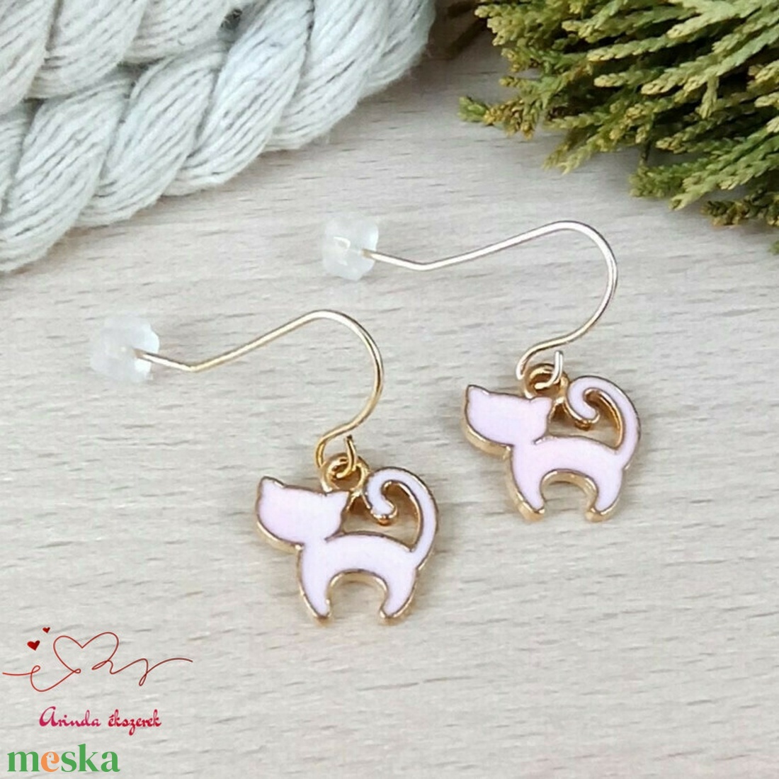 Rózsaszín cica fülbevaló karácsonyra mikulásra télire adventi kalendáriumba nőnek lánynak - ékszer - fülbevaló - lógó fülbevaló - Meska.hu