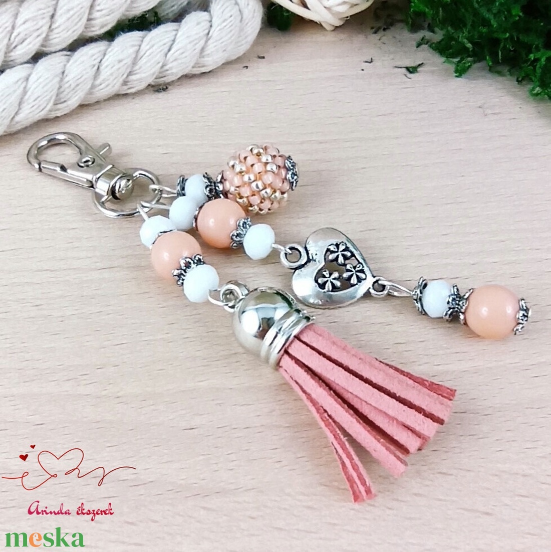 Púder bojtos kulcstartó táskadísz anyák napja ballagás évzáró pedagógus karácsony szülinap névnap  - táska & tok - kulcstartó & táskadísz - táskadísz - Meska.hu