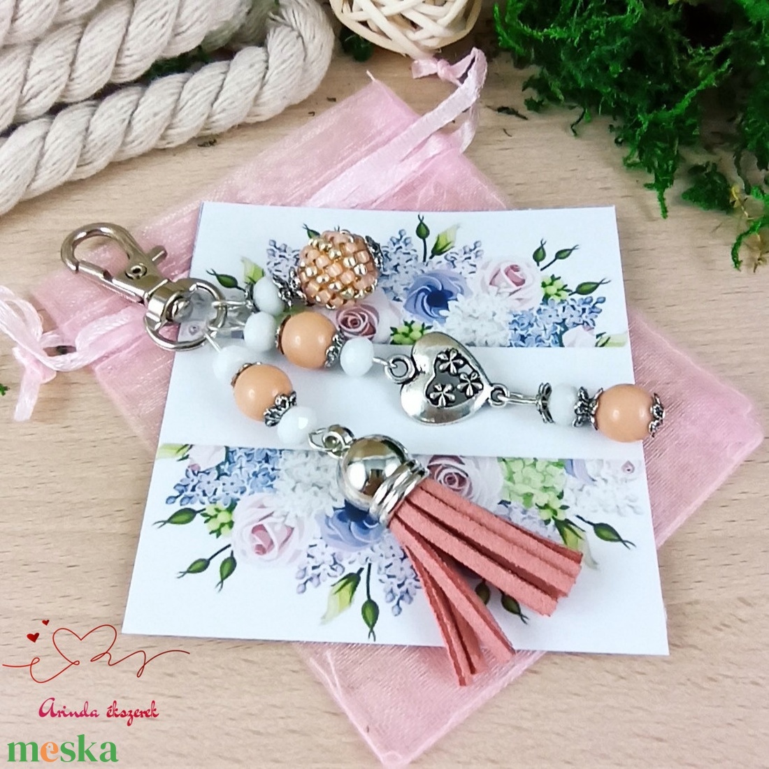 Púder bojtos kulcstartó táskadísz anyák napja ballagás évzáró pedagógus karácsony szülinap névnap  - táska & tok - kulcstartó & táskadísz - táskadísz - Meska.hu