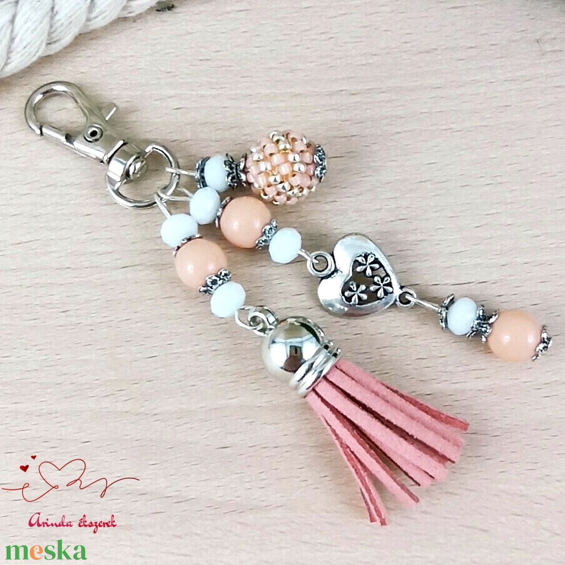 Púder bojtos kulcstartó táskadísz anyák napja ballagás évzáró pedagógus karácsony szülinap névnap  - táska & tok - kulcstartó & táskadísz - táskadísz - Meska.hu