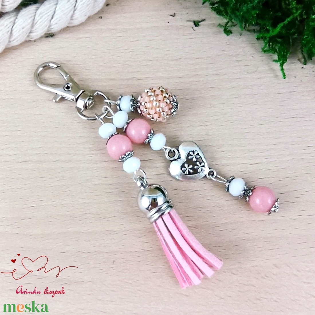 Rózsaszín bojtos kulcstartó táskadísz anyák napja ballagás évzáró pedagógus karácsony szülinap névnap  - táska & tok - kulcstartó & táskadísz - táskadísz - Meska.hu