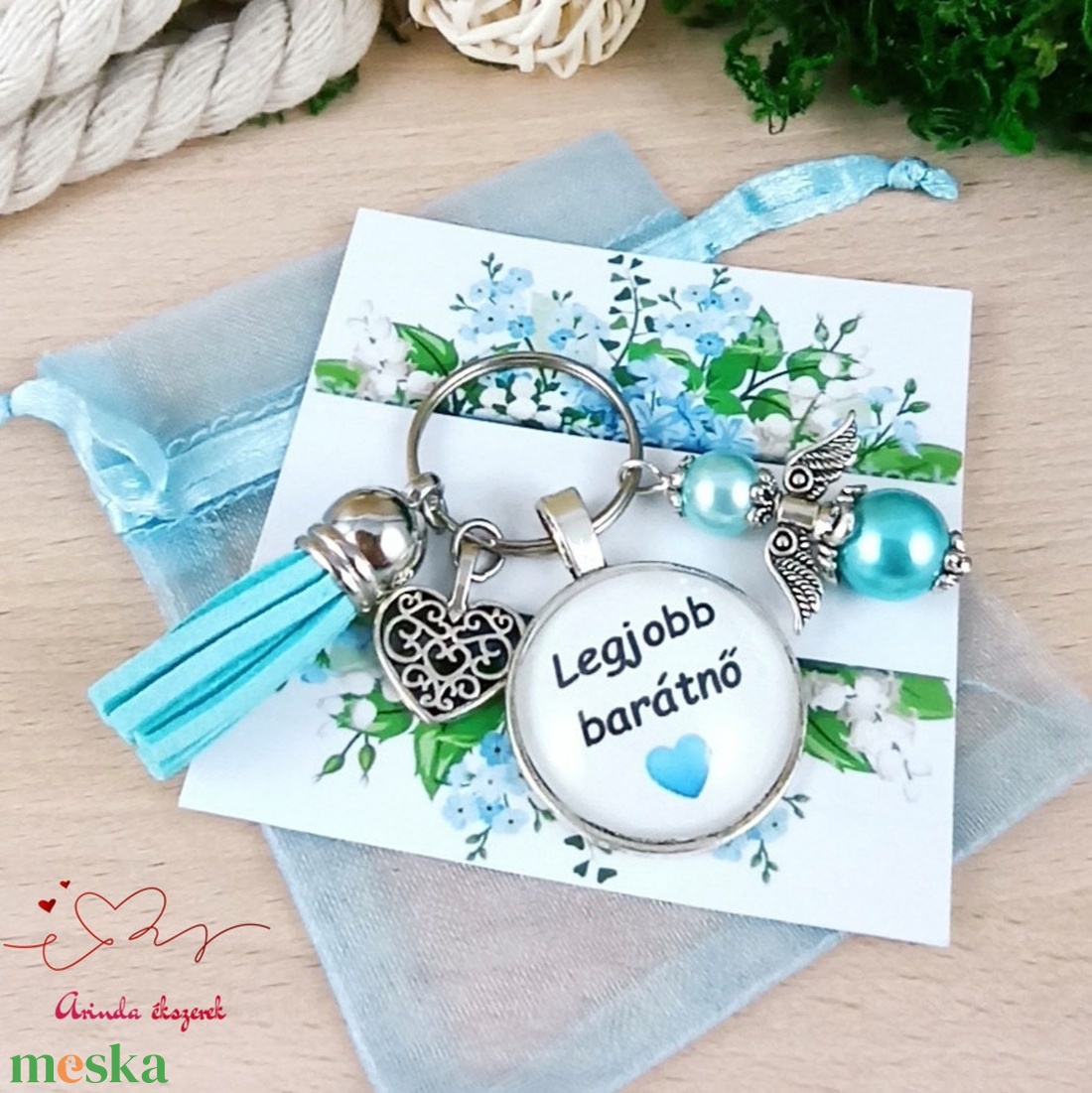 Legjobb barátnő feliratos üveglencsés kulcstartó táskadísz kék angyallal és bojttal karácsony szülinap névnap - táska & tok - kulcstartó & táskadísz - kulcstartó - Meska.hu
