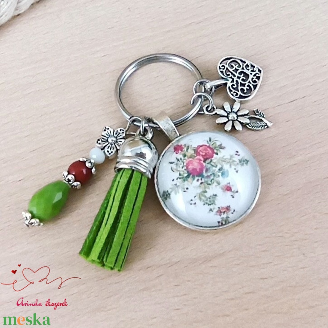 Rózsalugas zöld bojtos üveglencsés kulcstartó táskadísz  - táska & tok - kulcstartó & táskadísz - táskadísz - Meska.hu