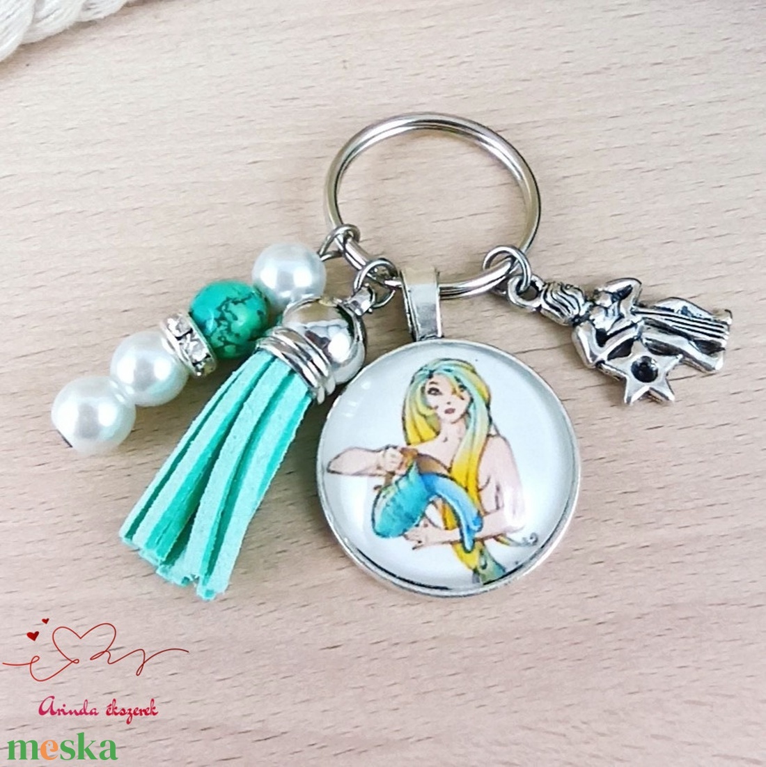 Vízöntő horoszkópos bojtos üveglencsés kulcstartó táskadísz bojtos mikulás karácsony szülinap névnap nyár ajándék - táska & tok - kulcstartó & táskadísz - táskadísz - Meska.hu