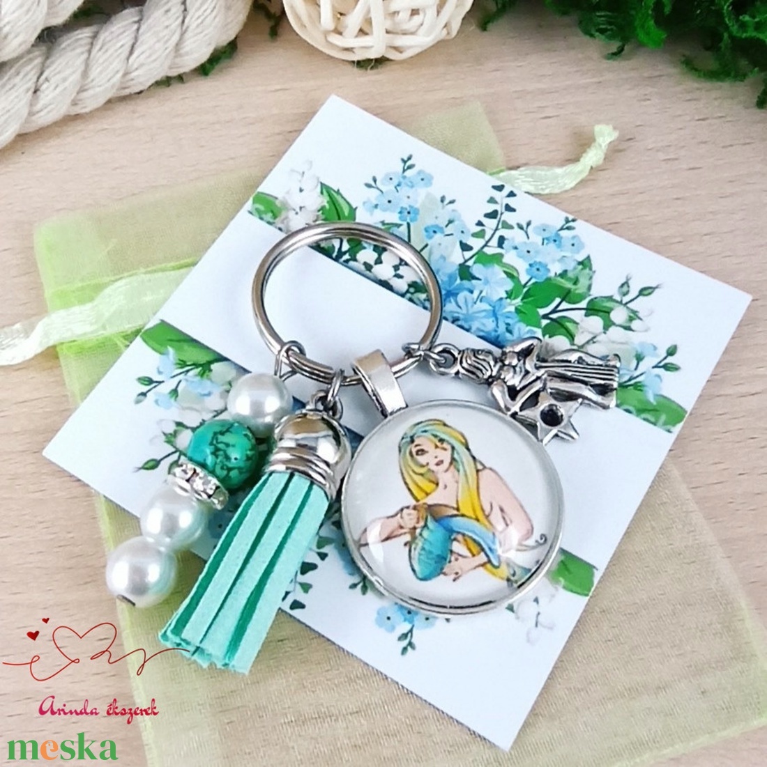 Vízöntő horoszkópos bojtos üveglencsés kulcstartó táskadísz bojtos mikulás karácsony szülinap névnap nyár ajándék - táska & tok - kulcstartó & táskadísz - táskadísz - Meska.hu