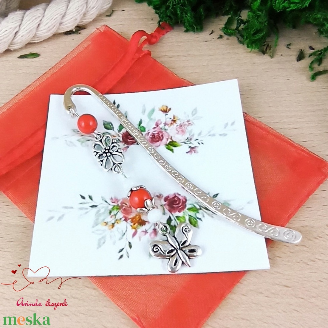 Piros pillangó könyvjelző egyedi ajándék ballagásra évzáróra pedagógusnak születésnapra névnapra nőnek lánynak  - könyv & zene - könyvjelző - Meska.hu