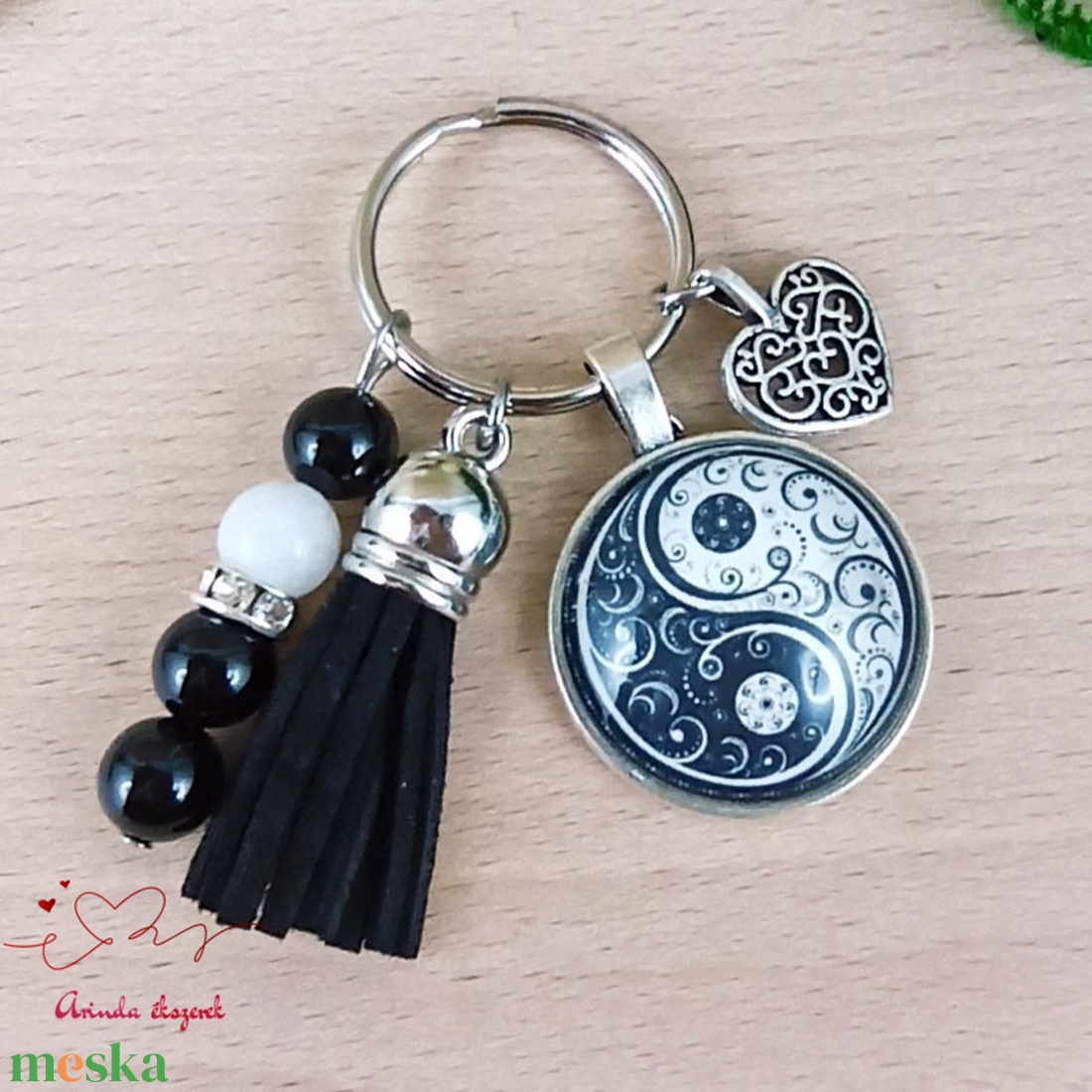 Jinjang mintás fekete bojtos üveglencsés kulcstartó táskadísz  - táska & tok - kulcstartó & táskadísz - táskadísz - Meska.hu