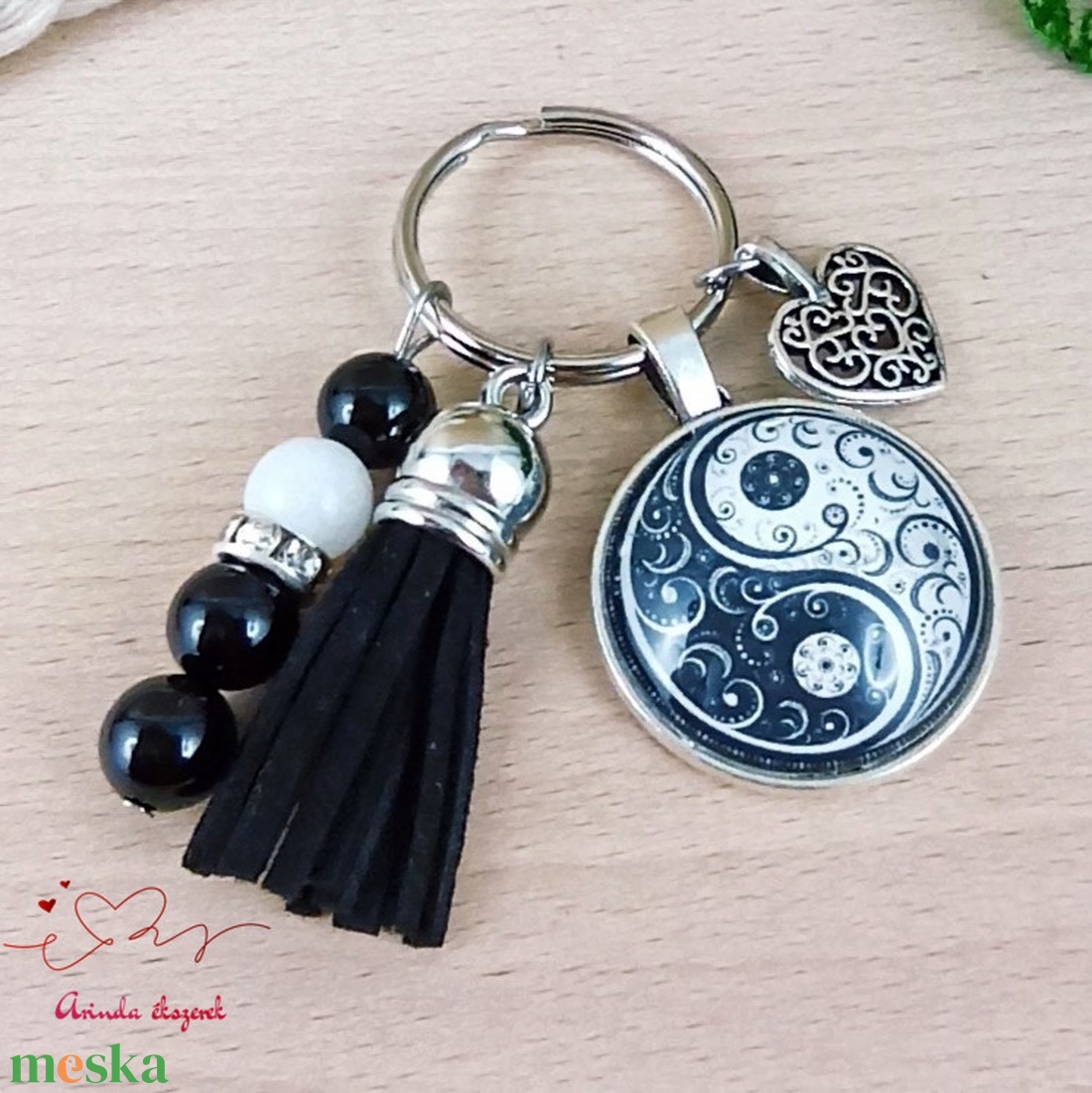Jinjang mintás fekete bojtos üveglencsés kulcstartó táskadísz  - táska & tok - kulcstartó & táskadísz - táskadísz - Meska.hu