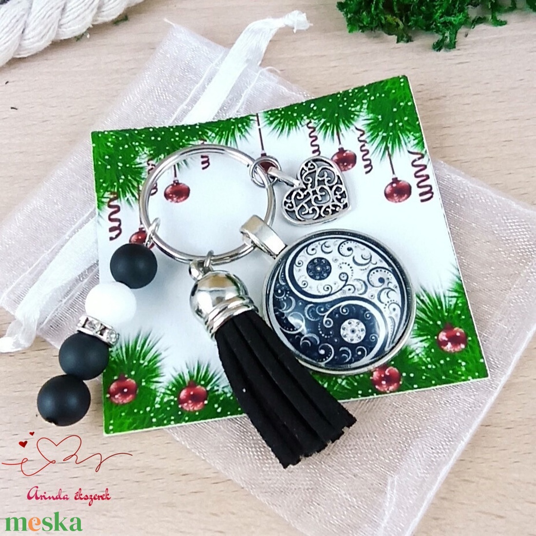 Jinjang mintás fekete bojtos üveglencsés kulcstartó táskadísz  - táska & tok - kulcstartó & táskadísz - táskadísz - Meska.hu