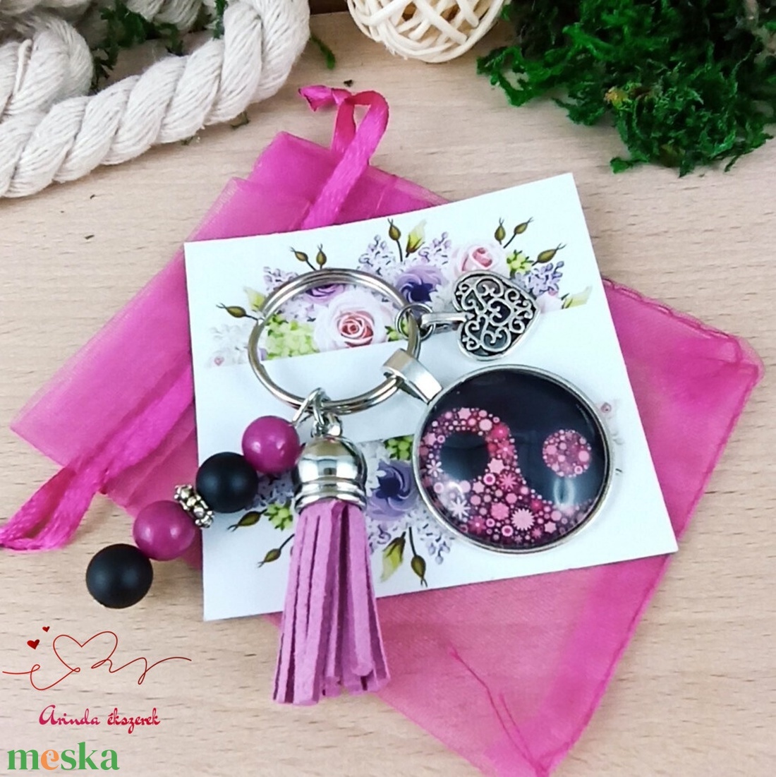 Jinjang mintás rózsaszín bojtos üveglencsés kulcstartó táskadísz  - táska & tok - kulcstartó & táskadísz - táskadísz - Meska.hu