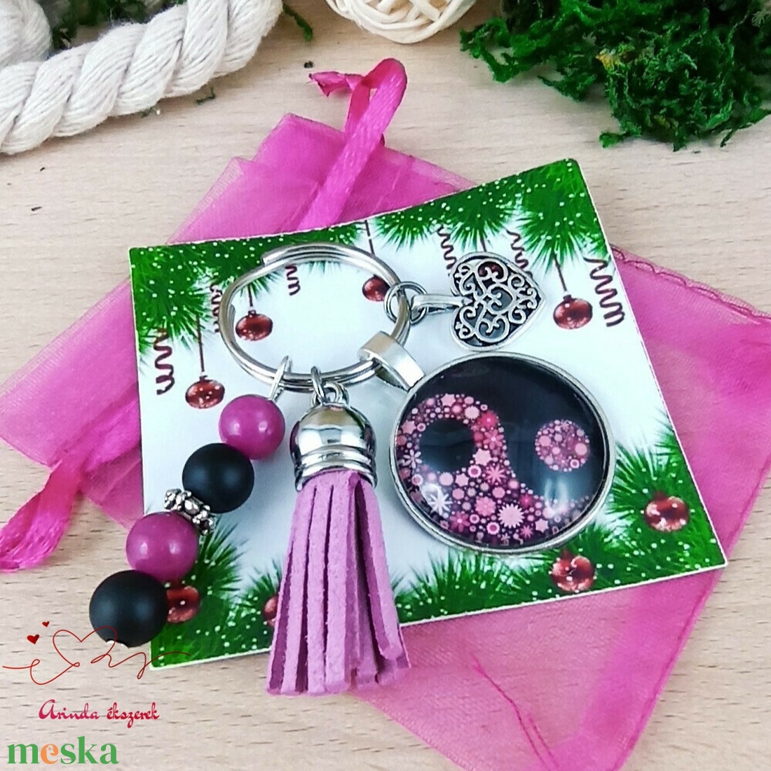 Jinjang mintás rózsaszín bojtos üveglencsés kulcstartó táskadísz  - táska & tok - kulcstartó & táskadísz - táskadísz - Meska.hu