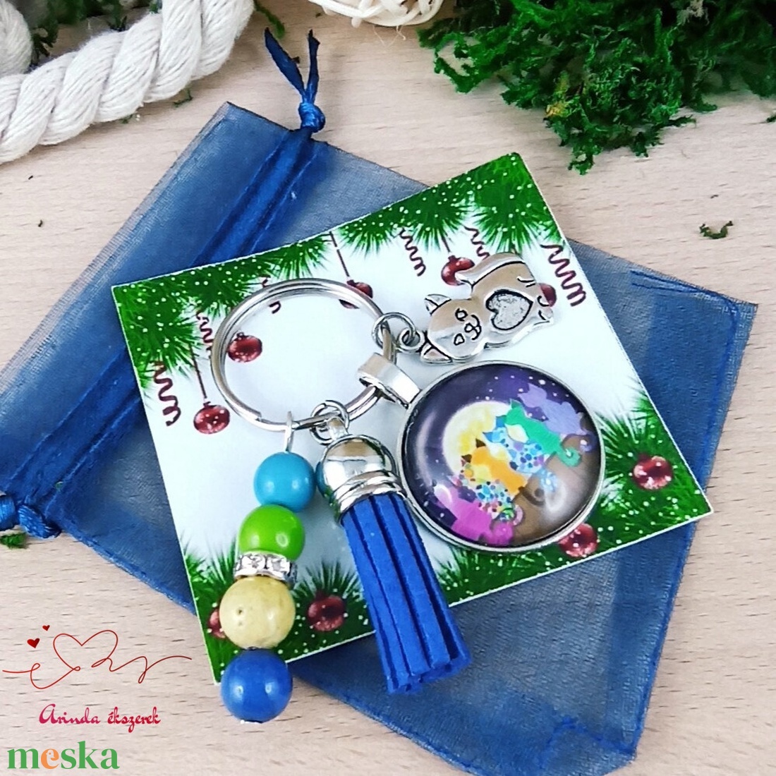 Cicák a háztetőn kék bojtos üveglencsés kulcstartó táskadísz  - táska & tok - kulcstartó & táskadísz - kulcstartó - Meska.hu