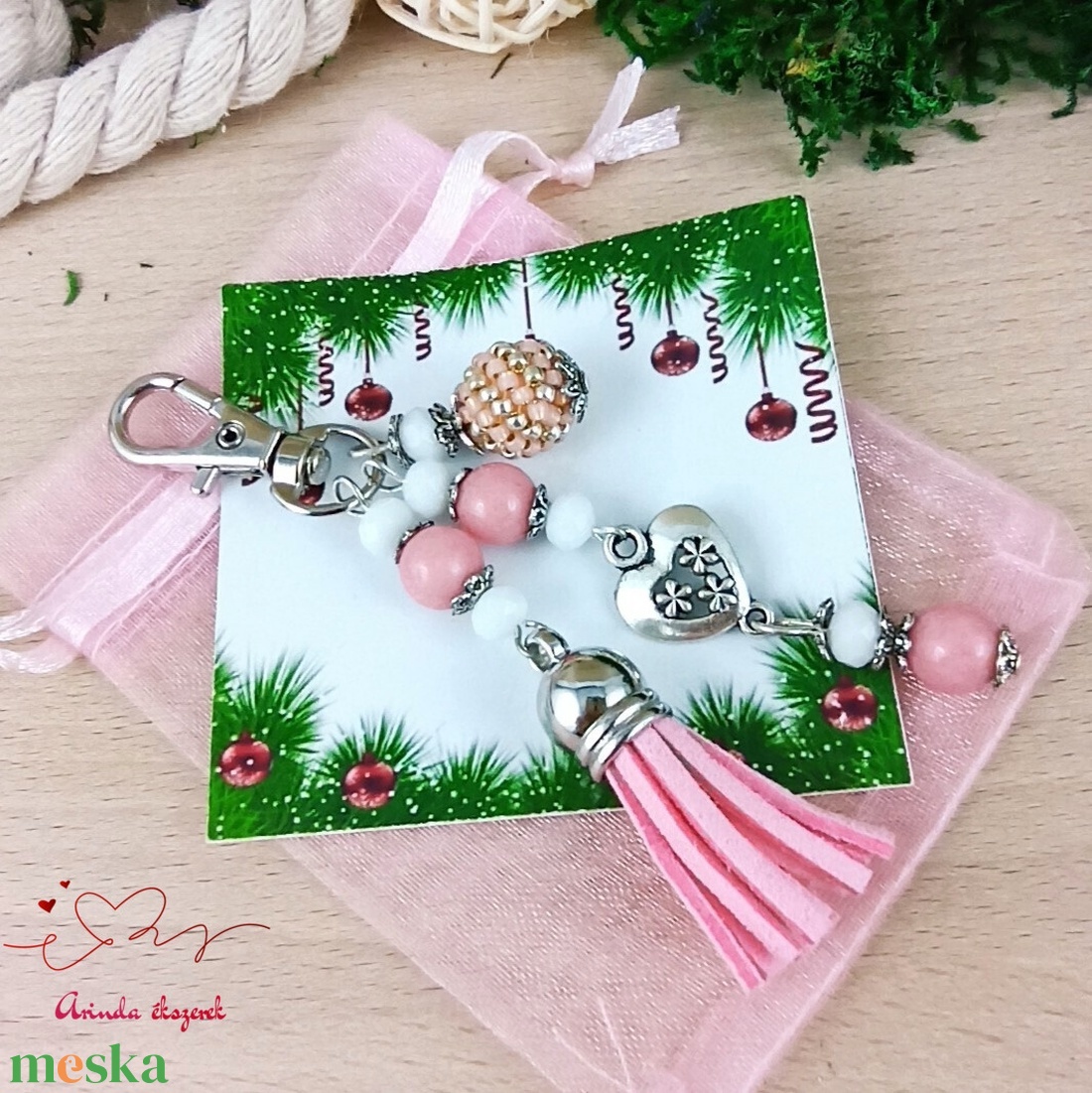 Rózsaszín bojtos kulcstartó táskadísz anyák napja ballagás évzáró pedagógus karácsony szülinap névnap  - táska & tok - kulcstartó & táskadísz - táskadísz - Meska.hu