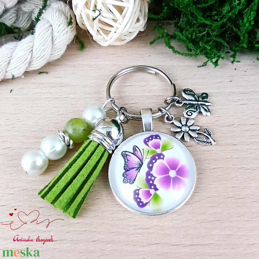 Pink pillangós zöld bojtos üveglencsés kulcstartó táskadísz pedagógusnak nőnek karácsonyra pedagógusnapra ajándék - táska & tok - kulcstartó & táskadísz - kulcstartó - Meska.hu