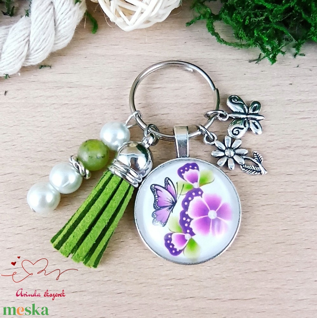 Pink pillangós zöld bojtos üveglencsés kulcstartó táskadísz pedagógusnak nőnek karácsonyra pedagógusnapra ajándék - táska & tok - kulcstartó & táskadísz - kulcstartó - Meska.hu