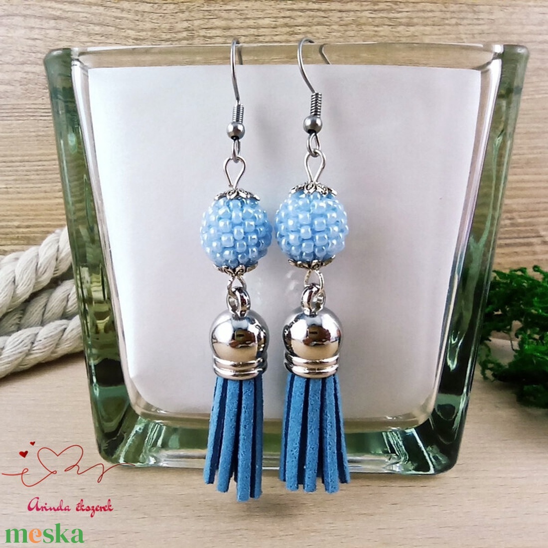 Bojtos fülbevaló antiallergén gyöngyös farmerkék acél fülbevaló tavaszi nyári ajándék nőnek lánynak esküvőre hétközna - ékszer - fülbevaló - rojtos fülbevaló - Meska.hu
