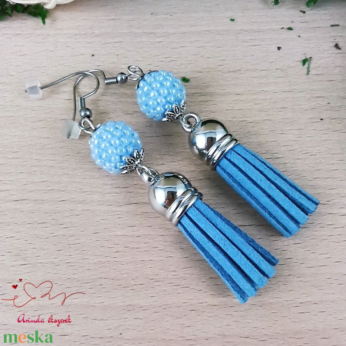Bojtos fülbevaló antiallergén gyöngyös farmerkék acél fülbevaló tavaszi nyári ajándék nőnek lánynak esküvőre hétközna - ékszer - fülbevaló - rojtos fülbevaló - Meska.hu