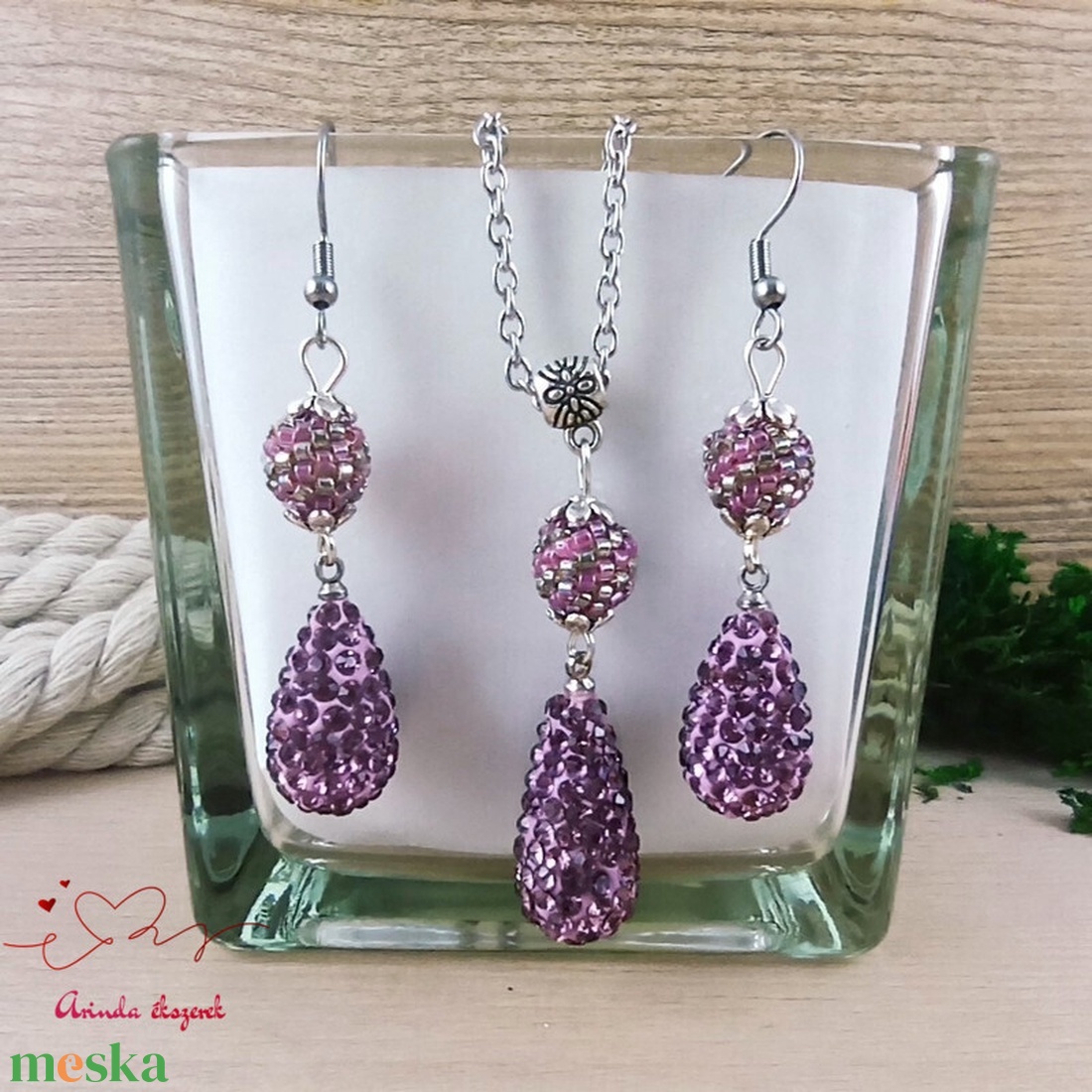 Lila shamballa stílusú kristály csepp és fűzött bogyó nyaklánc fülbevaló szett - ékszer - ékszerszett - Meska.hu Lila shamballa stílusú kristály csepp és fűzött bogyó nyaklánc fülbevaló szett - ékszer - ékszerszett - Meska.hu