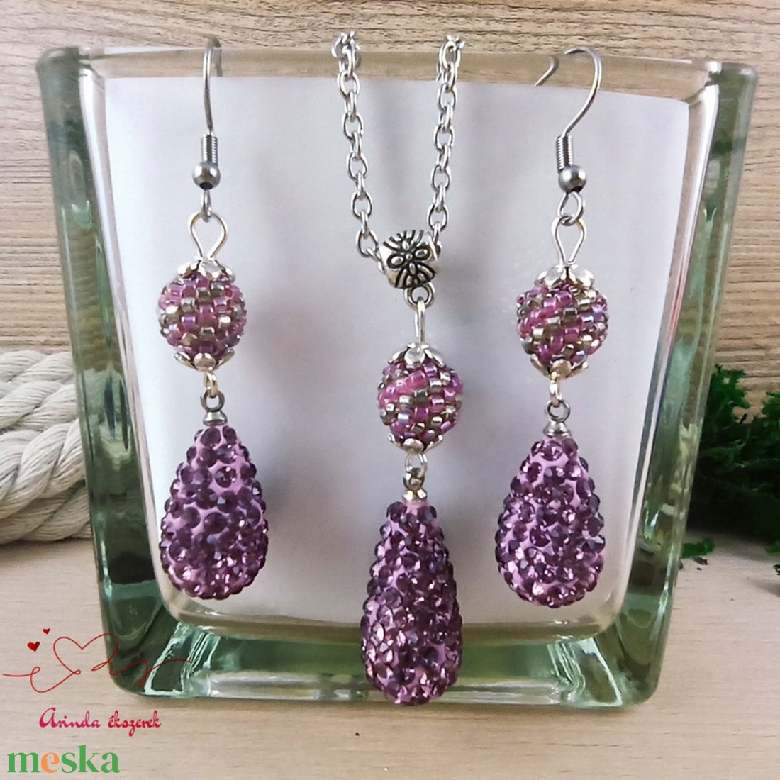 Lila shamballa stílusú kristály csepp és fűzött bogyó nyaklánc fülbevaló szett - ékszer - ékszerszett - Meska.hu Lila shamballa stílusú kristály csepp és fűzött bogyó nyaklánc fülbevaló szett - ékszer - ékszerszett - Meska.hu