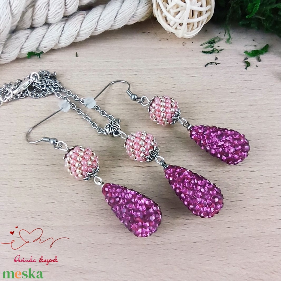 Magenta kristály shamballa stílusú kristály csepp és fűzött bogyó nyaklánc fülbevaló szett - ékszer - ékszerszett - Meska.hu Magenta kristály shamballa stílusú kristály csepp és fűzött bogyó nyaklánc fülbevaló szett - ékszer - ékszerszett - Meska.hu