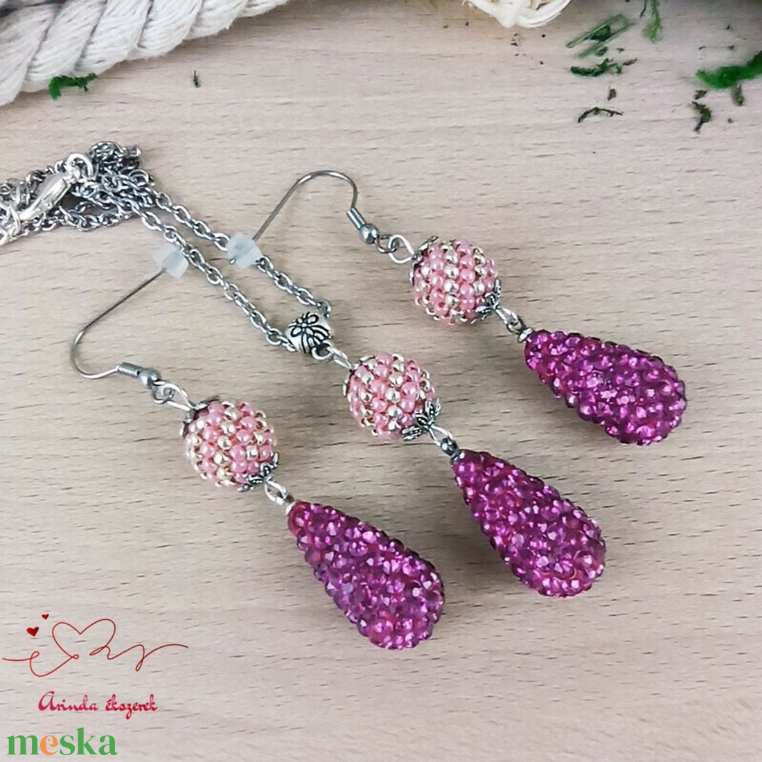 Magenta kristály shamballa stílusú kristály csepp és fűzött bogyó nyaklánc fülbevaló szett - ékszer - ékszerszett - Meska.hu Magenta kristály shamballa stílusú kristály csepp és fűzött bogyó nyaklánc fülbevaló szett - ékszer - ékszerszett - Meska.hu