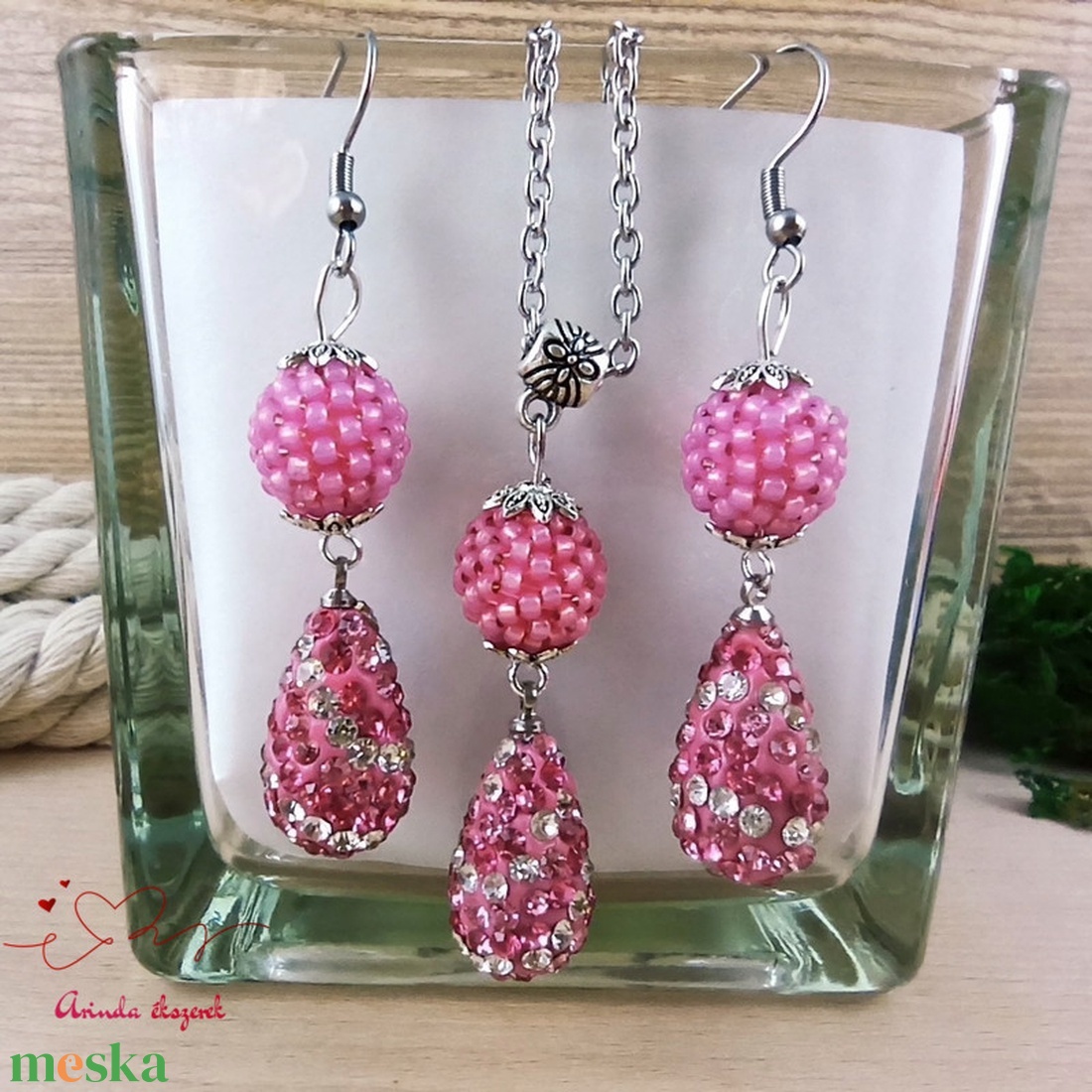 Rózsaszín kristály shamballa stílusú kristály csepp és fűzött bogyó nyaklánc fülbevaló szett - ékszer - ékszerszett - Meska.hu Rózsaszín kristály shamballa stílusú kristály csepp és fűzött bogyó nyaklánc fülbevaló szett - ékszer - ékszerszett - Meska.hu