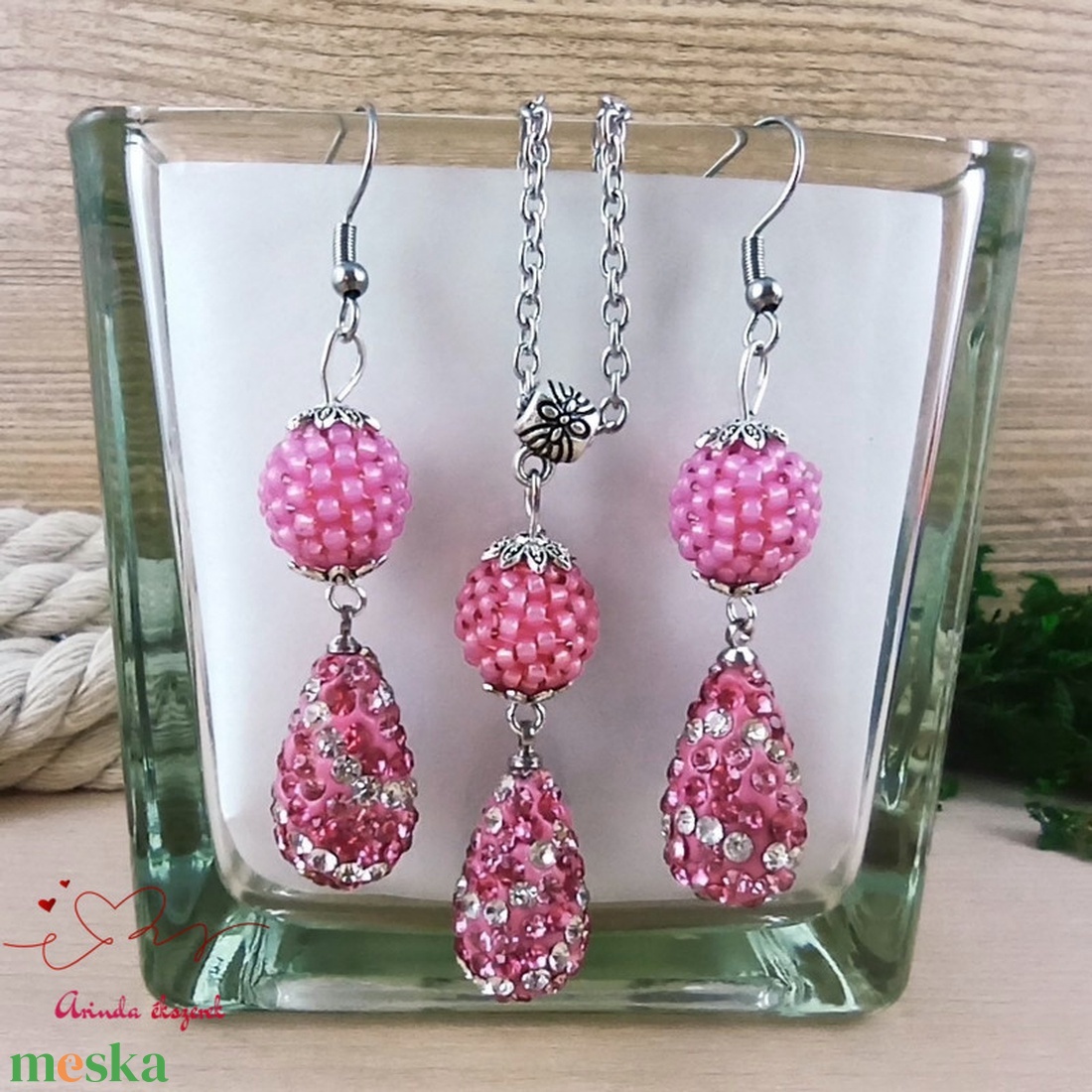 Rózsaszín kristály shamballa stílusú kristály csepp és fűzött bogyó nyaklánc fülbevaló szett - ékszer - ékszerszett - Meska.hu Rózsaszín kristály shamballa stílusú kristály csepp és fűzött bogyó nyaklánc fülbevaló szett - ékszer - ékszerszett - Meska.hu
