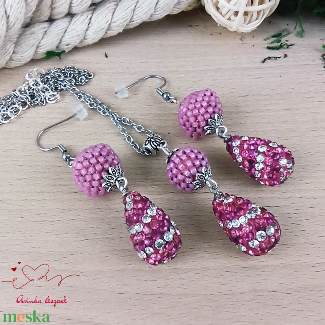 Magenta kristály shamballa stílusú kristály csepp és fűzött bogyó nyaklánc fülbevaló szett - ékszer - ékszerszett - Meska.hu Magenta kristály shamballa stílusú kristály csepp és fűzött bogyó nyaklánc fülbevaló szett - ékszer - ékszerszett - Meska.hu