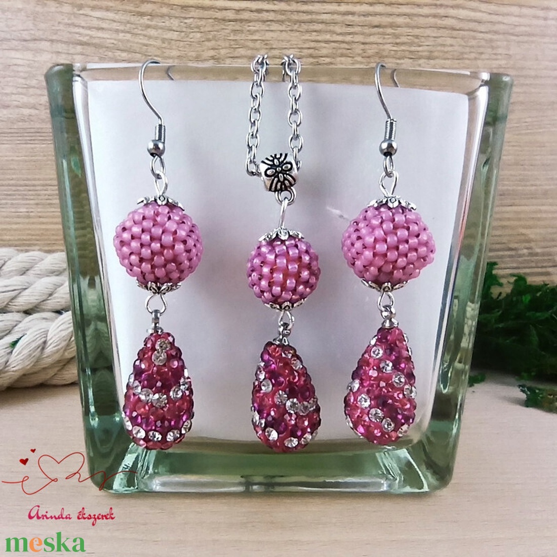 Magenta kristály shamballa stílusú kristály csepp és fűzött bogyó nyaklánc fülbevaló szett - ékszer - ékszerszett - Meska.hu Magenta kristály shamballa stílusú kristály csepp és fűzött bogyó nyaklánc fülbevaló szett - ékszer - ékszerszett - Meska.hu